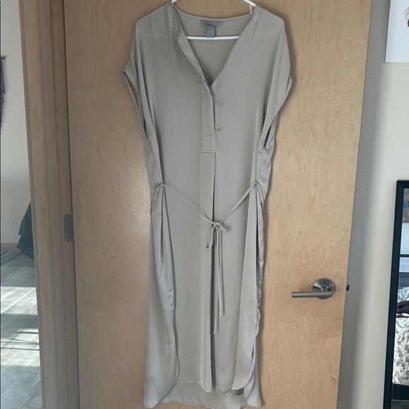 H&M Dresses & Skirts - H&M Light Taupe Midi Dress